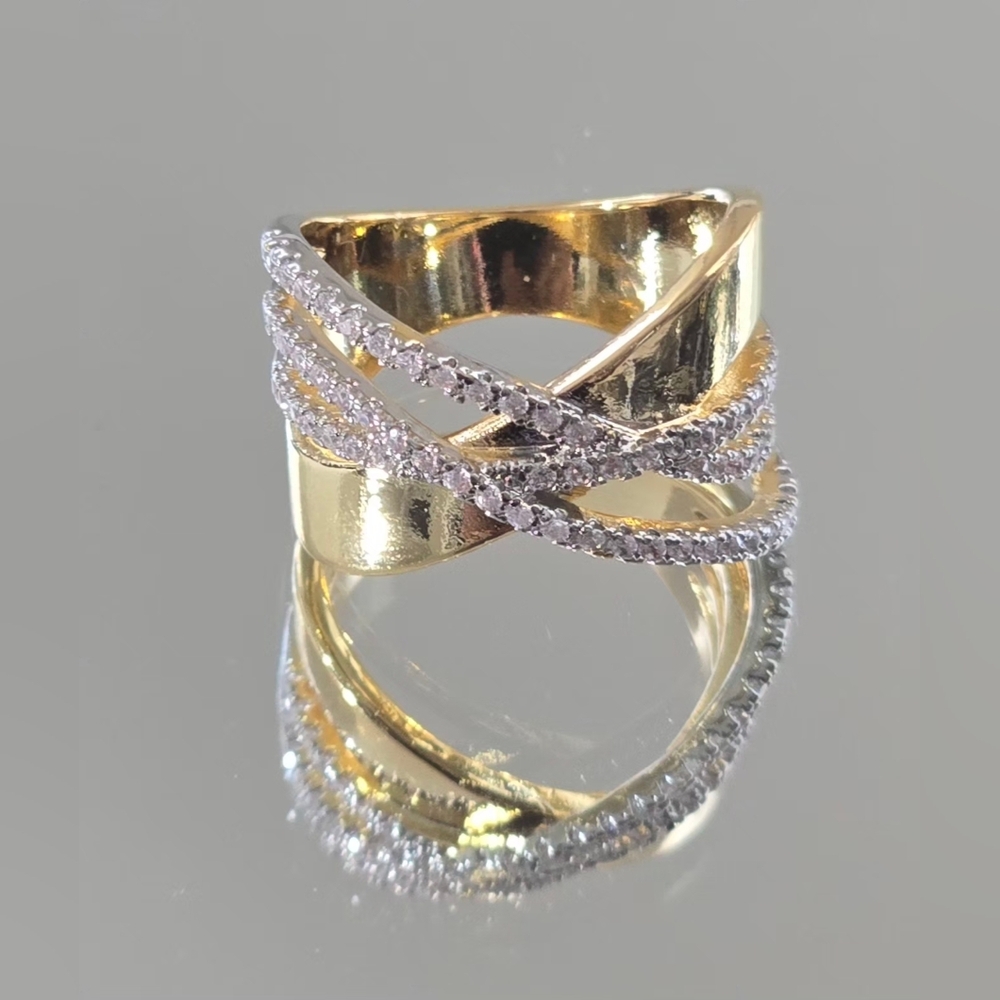 Elegant Gold and Silver Women's Ring